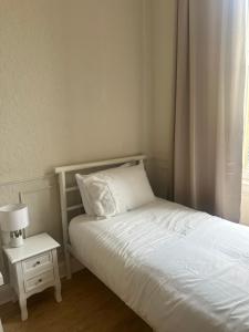 Edinburgh City Centre Twin Room