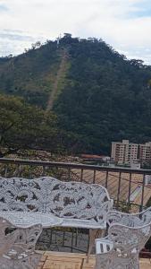 Casa com piscina para até 6 pessoas com duas camas de casal e sofá-cama casal