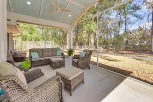 5 Mi to Dtwn Beaufort Home with Screened-In Patio
