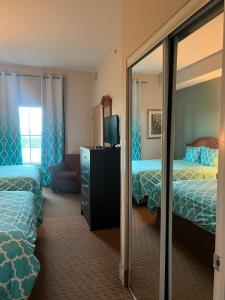 Condo near Disney-free shuttle totheme parks
