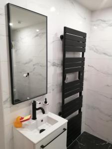 Appartements Le Studio 68 - Hyper Centre - Sleep in Bethune : photos des chambres