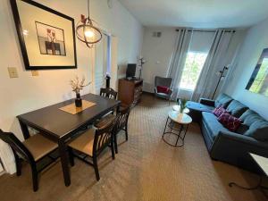 Peaceful condo with free shuttle to parks