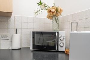 Modern City Centre Apartment Sleeps 4, Walk to Everything!