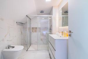 The Shoreline 5 by Portugal Portfolio