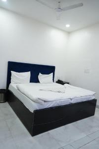 Mayur Hotel Near IMT College, Faridabad