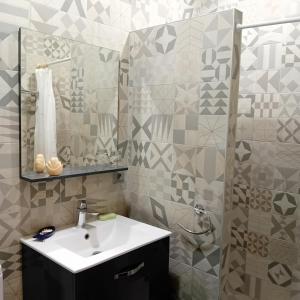 B&B / Chambres d'hotes Pradines : Chambre Double avec Salle de Bains Privative