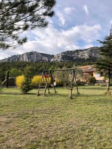Une maison en Provence piscine au pied du Luberon