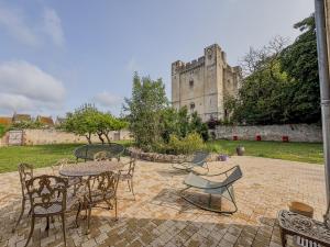 Charmante maison de ville avec vue sur le donjon avec wifi et jardin