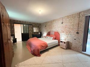 Charmante maison de ville avec vue sur le donjon avec wifi et jardin