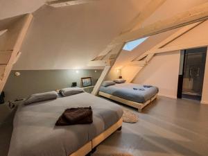 Charmante maison de ville avec vue sur le donjon avec wifi et jardin