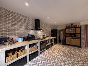 Maisons de vacances Charmante maison de ville avec vue sur le donjon avec wifi et jardin : photos des chambres