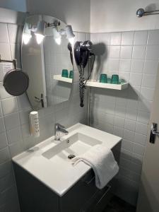 Hotels Hotel Beausoleil : photos des chambres