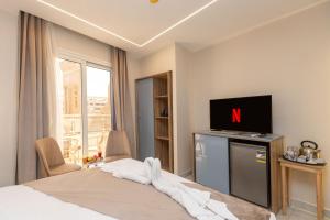 Mentu pyramids hotel