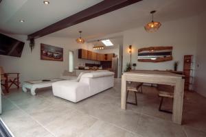 Maison vu Lac en première ligne du lac de Lacanau avec terrain de tennis privatif