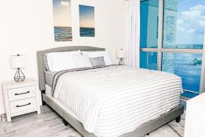 Luxe Stay Water & City View in Downtown Ft Myers