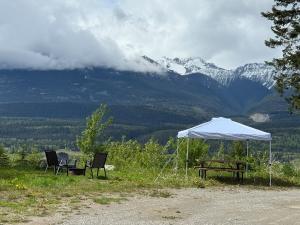 Uncle Bills Cabin Entire home 6 min south of town