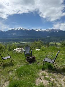 Uncle Bills Cabin Entire home 6 min south of town