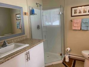 Uncle Bills Cabin Entire home 6 min south of town