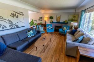 Mid-Century Modern Apartment at Horner Park
