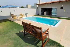 Casa ampla e confortável. Piscina e churrasqueira.