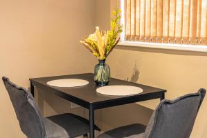 Stylish Flat in Wolverhampton - Short and long Stay with Free Parking