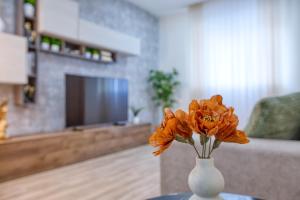 Boutique Apartment - Stylish Living By the Sea