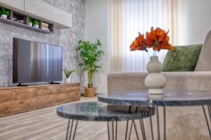Boutique Apartment - Stylish Living By the Sea