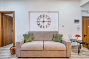 Boutique Apartment - Stylish Living By the Sea