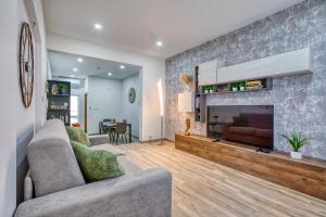 Boutique Apartment - Stylish Living By the Sea