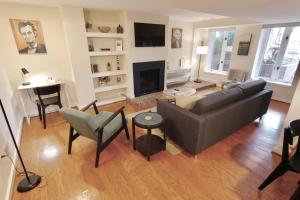 DC Dweller Eastern Market Gem