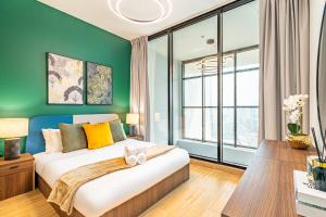 Duplex - 5 min walk from Cleveland, ADGM & Galleria Mall - 3BDR - Maryah Island & ADGM - Huge Balcony - Full Canal & City Views - Perfect for Families & Groups