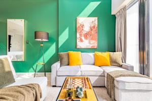 Duplex - 5 min walk from Cleveland, ADGM & Galleria Mall - 3BDR - Maryah Island & ADGM - Huge Balcony - Full Canal & City Views - Perfect for Families & Groups