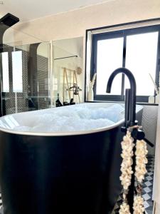 Cosy studio - Baignoire balnéo et Clim