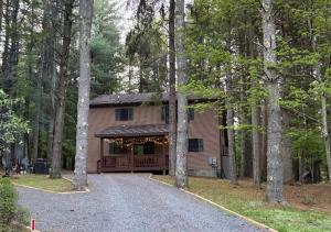 On a Whim Peaceful 2 bedroom home plus loft in charming lakefront community