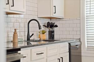 Charming Yellow Door House Steps from OU