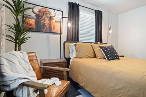 Charming Yellow Door House Steps from OU