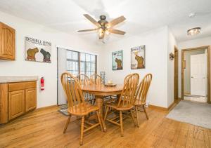 On a Whim Peaceful 2 bedroom home plus loft in charming lakefront community