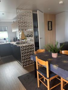 Campings Mobilhome Camping piscine Hyeres Plage : photos des chambres