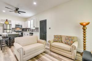 Close to Beach Walkable Galveston Getaway!