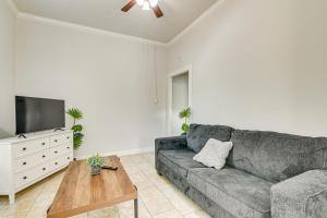 Less Than 1 Mi to Seawall Convenient Galveston Getaway!