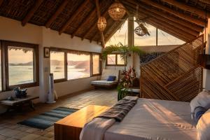 Lazuli Cielo - Beachfront Loft