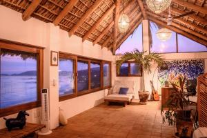 Lazuli Cielo - Beachfront Loft