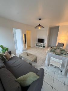 F3 confortable à 2 min du métro et ambiance cinéma