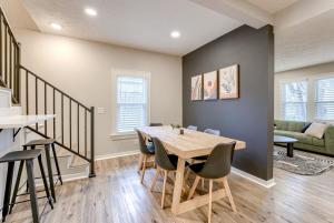 Dundee 3Br2Ba house sleeps 9 plus crib central Omaha