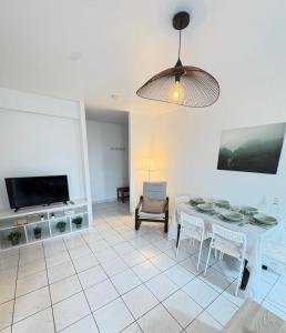 Appartements F3 confortable a 2 min du metro et ambiance cinema : photos des chambres