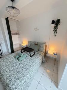 F3 confortable à 2 min du métro et ambiance cinéma