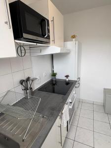 F3 confortable à 2 min du métro et ambiance cinéma