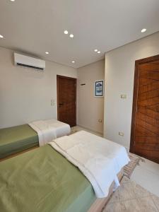 Spacious Private Villa Private Pool, Garden, Ideal for Long Stay in Alamein