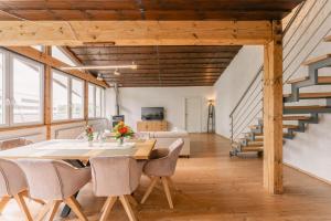 Exklusive große Ferienwohnung für 7 Personen, Parkplatz, Balkon, 3 Schlafzimmer