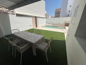 Casa con PISCINA y CINE